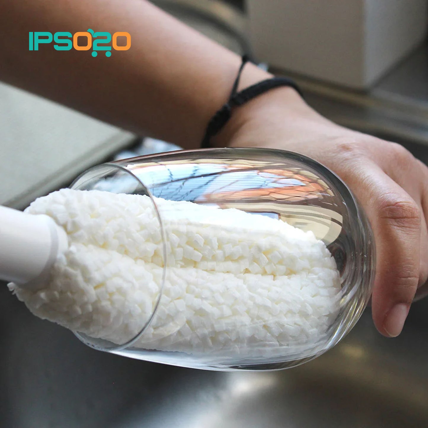 WHITE MAGIC Crystal Stemware Brush