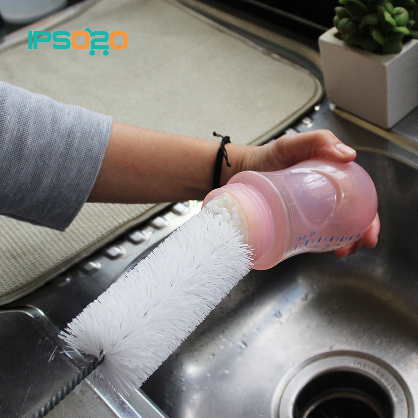 WHITE MAGIC Foam Tipped Travel Mug Washing Brush